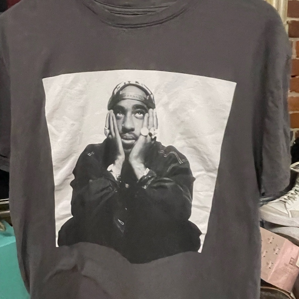 2 pac - Picture 2 of 5